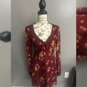 SO Women’s Medium Maroon Floral Ling Sleeve Dress